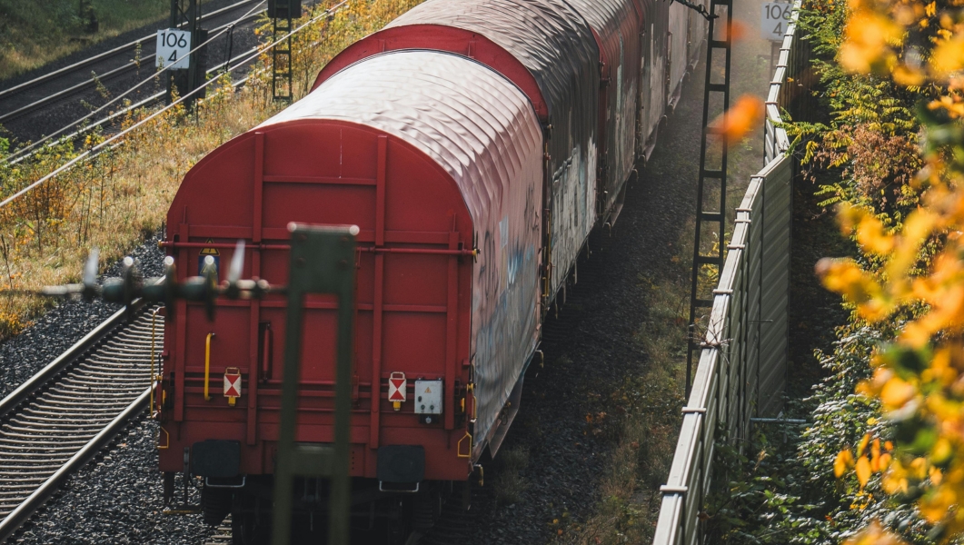 Rail and Heavy Industry: Robust lubrication for high-speed rail and subway infrastructure, mining machinery, large-scale industrial equipment, and public transit power-transmission components.